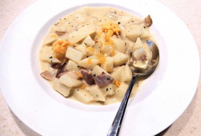 Easy Potato Soup A bowl of Easy Potato Soup