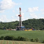well rig.post.marcellus.JPG