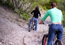 Leisure-time physical activity extends life expectancy photo of mountain bikers