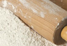 Five baking tips and tricks rolling pin in flour