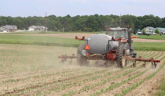 side dressing nitrogen Applying nitrogen