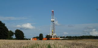 Natural gas drilling rig