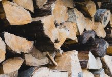 How to tell when firewood is seasoned wood stack