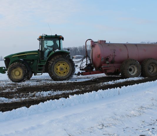 Let’s keep this Christmas (and our farm fields) white Winter manure spreading