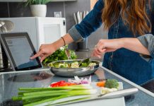 Do you need to wash your hands after touching your phone while cooking?