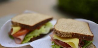 Food safety tips for packed lunches sandwiches