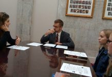 Ohio teens push bill to honor barns Ohio barn bill promoters