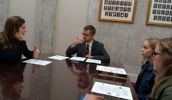 teens meet with legislator Ohio barn bill promoters