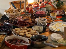 Surviving the family dinner: Why you should never discuss politics or holes in jeans Christmas dinner