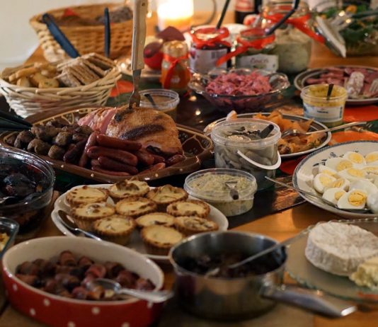 Surviving the family dinner: Why you should never discuss politics or holes in jeans Christmas dinner