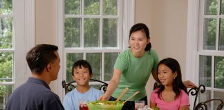 Less screen time during meals promotes healthier eating in children family meals