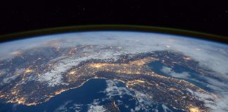 Scholarship program offers 10 students up to $5,000 each earth