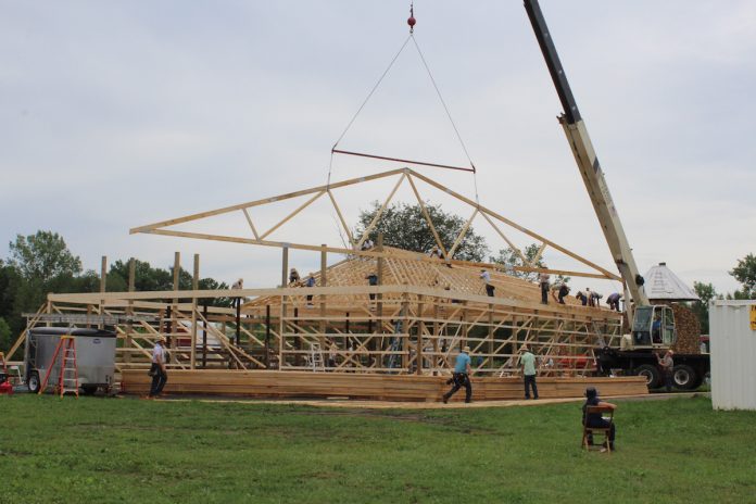 huntsburg ohio barn raising barn raising workers