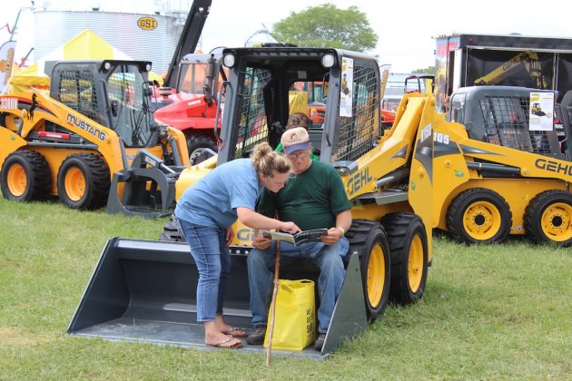 people-sitting-on-skidloader