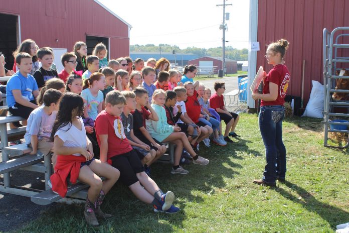 ag-encounter-5 ffa girl talks about dairy