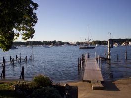 Lake Erie sees mildest algal bloom in years A dock at Lake Erie