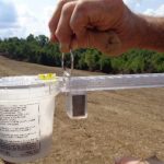 Calibrating a grain or seed drill grain or seed drill