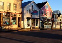 Shop small, but also sell savvy store fronts