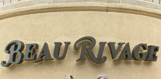 Bernadette Bogdas and her sister, Debra Yanks