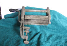 Help us solve the mystery of Item No. 1267 Item No. 1267