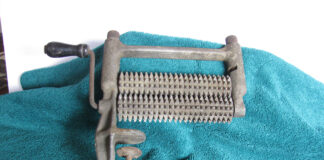 Help us solve the mystery of Item No. 1267 Item No. 1267