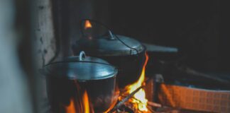 two black cassesoles