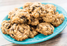 Old Fashioned Oatmeal Cookie with Raisins
