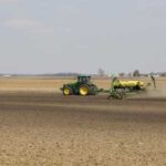 Planting-corn-distant-300