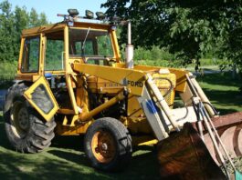 Use the correct belt backhoe