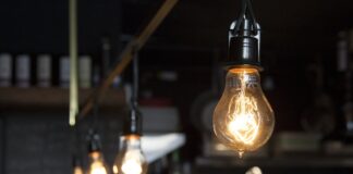 Thomas Edison’s life was an example of persistence light bulb
