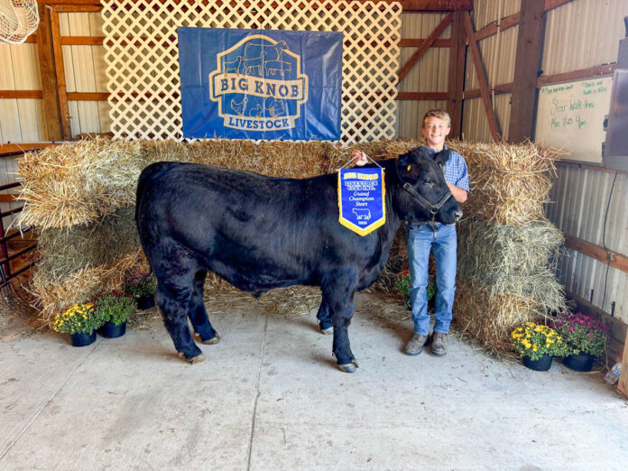 GRAND CHAMPION STEER : BEAU GRUNNAGLE